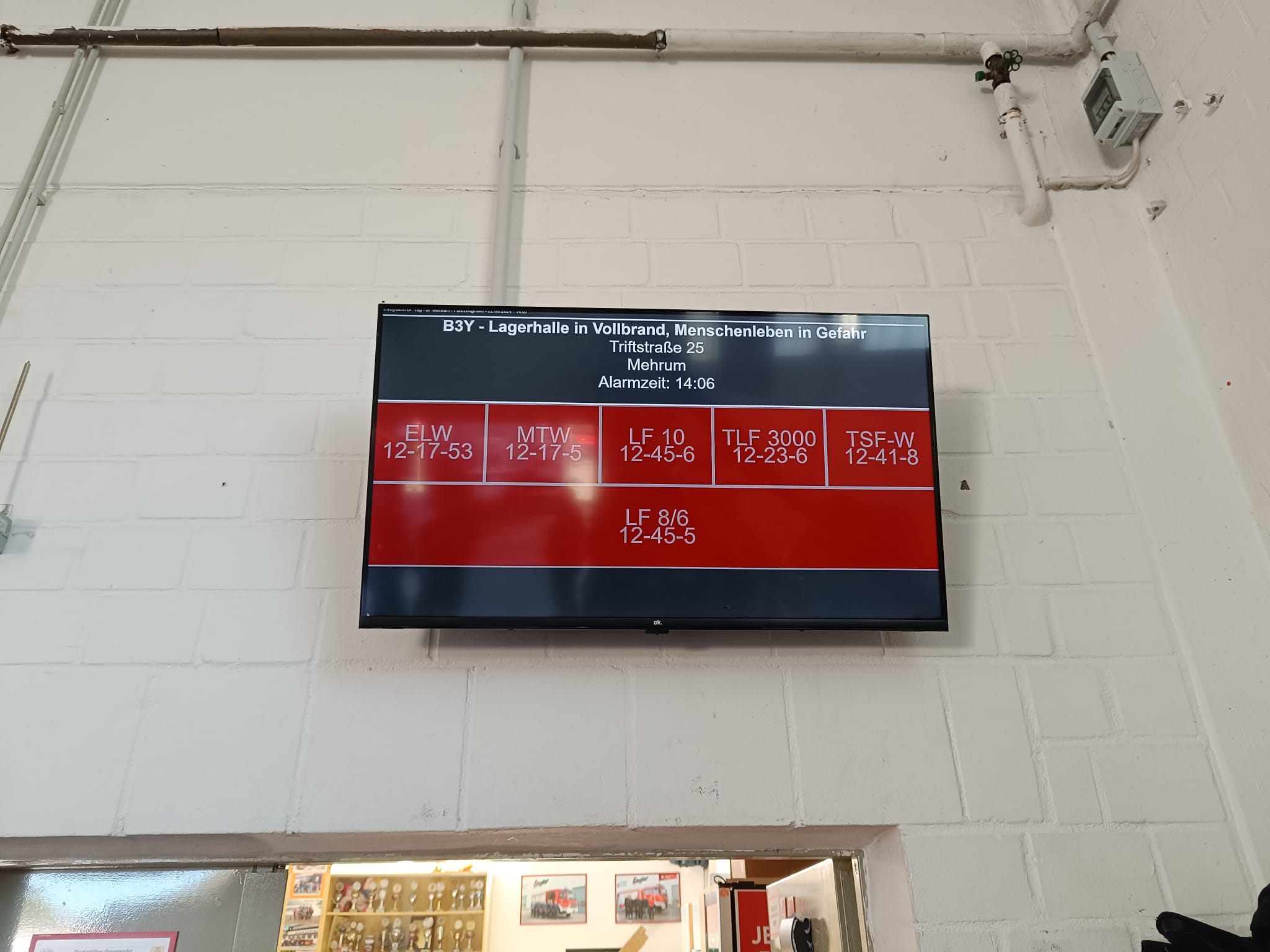 Alarmmonitor zur Alarmierung im Feuerwehrhaus Alarmmonitor zur Alarmierung im Feuerwehrhaus