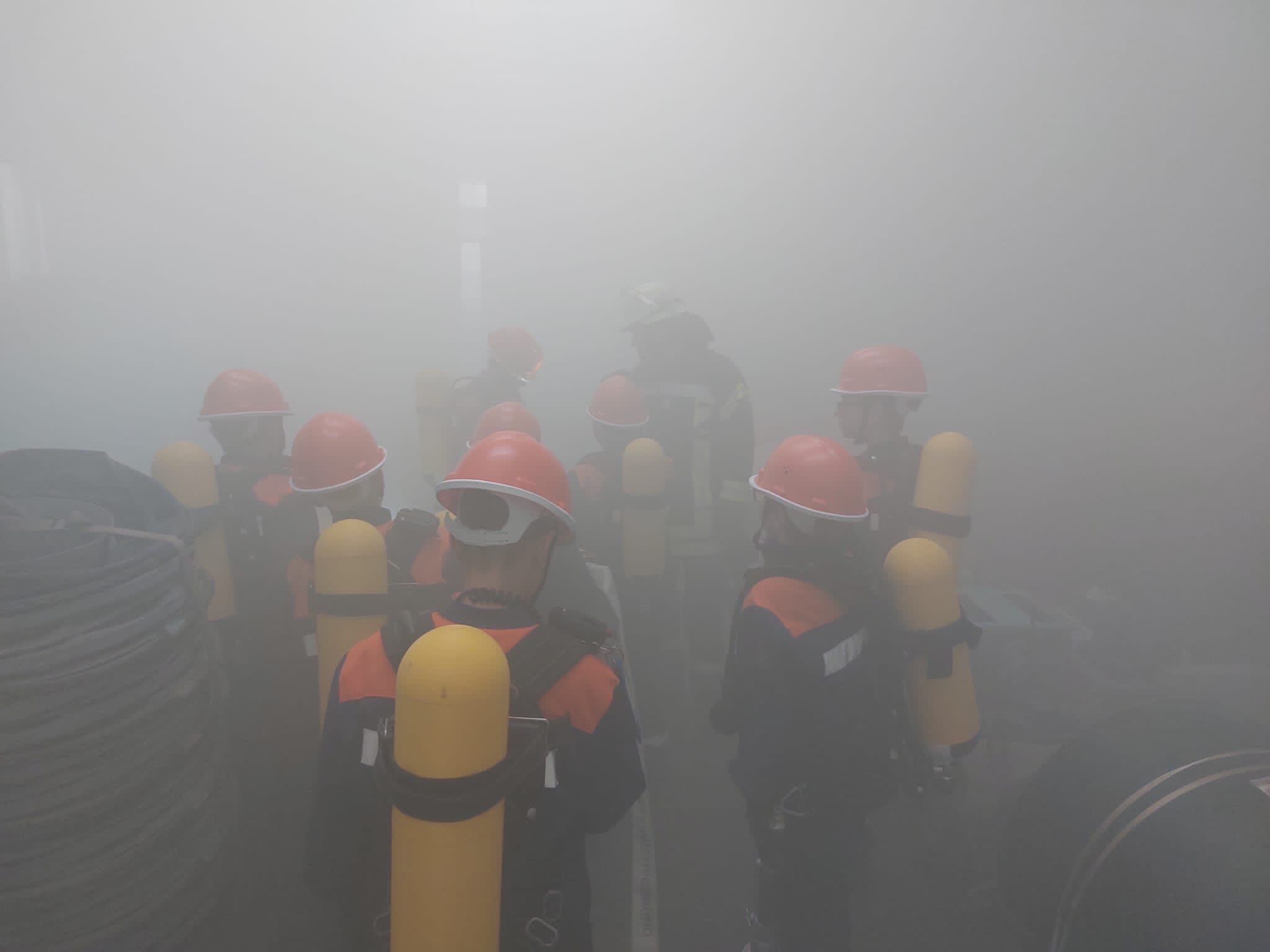 Brandbekämpfung unter Atemschutz (Attrappen) Brandbekämpfung unter Atemschutz (Attrappen)