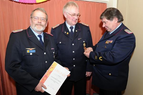 120209_gold-ehrenkreuz_ebeling-soeh1 120209_gold-ehrenkreuz_ebeling-soeh1