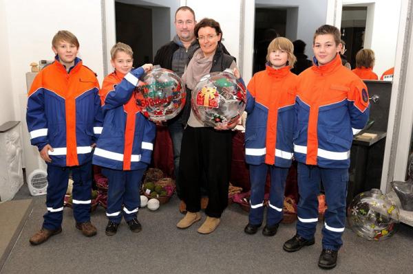121129_uebergabe_kugeln_jugendfeuerwehr-soeh1 121129_uebergabe_kugeln_jugendfeuerwehr-soeh1