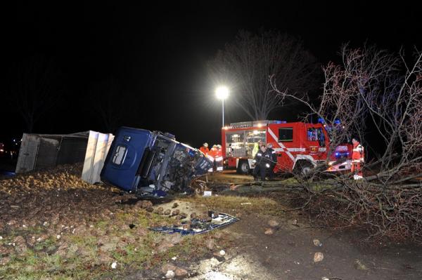 121217_lkw-unfall_l411-soeh2 121217_lkw-unfall_l411-soeh2