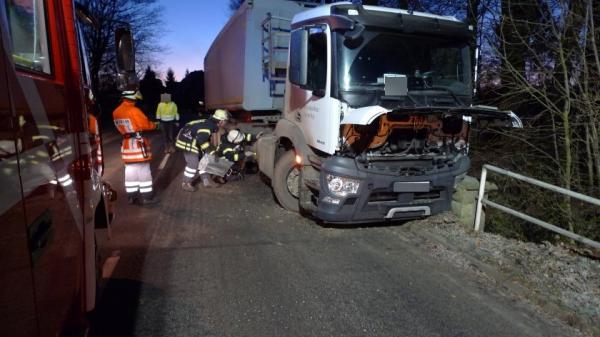 2016_12_03_lkw_unfall_somar_zimmer1 2016_12_03_lkw_unfall_somar_zimmer1