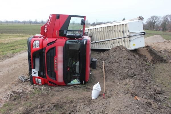 2018_03_27_oel_lkw_umgekippt_haupt1a 2018_03_27_oel_lkw_umgekippt_haupt1a