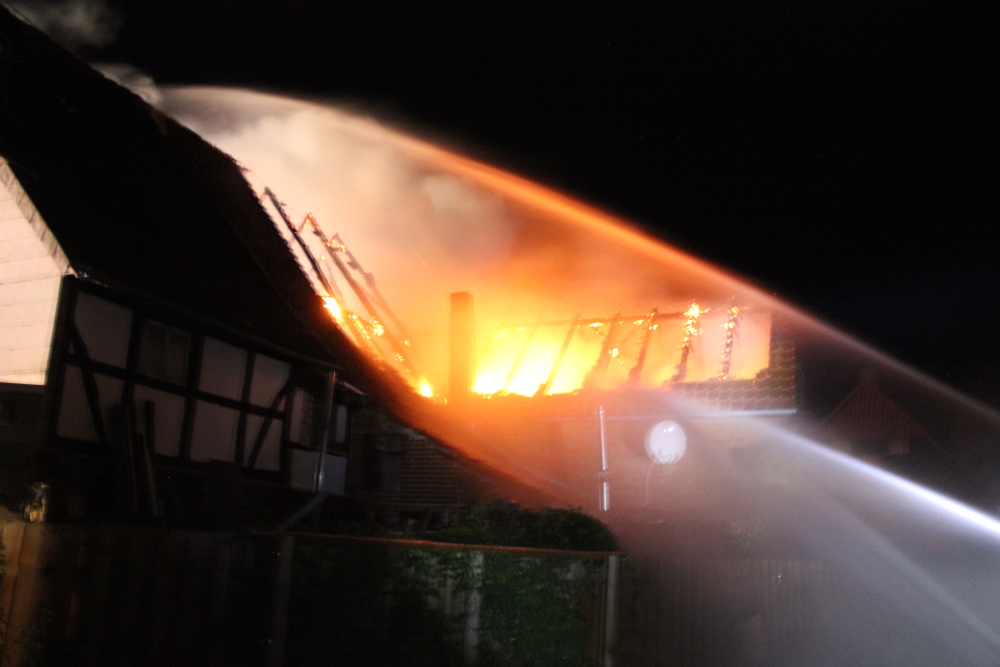 2022_09_23_dachstuhlbrand_stedum_bekum_haupt3a