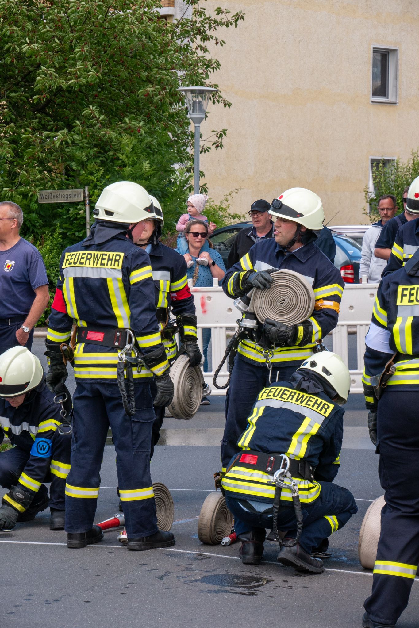 Die Gruppe Haimar beim Aufbau des Ablageplatzes Die Gruppe Haimar beim Aufbau des Ablageplatzes