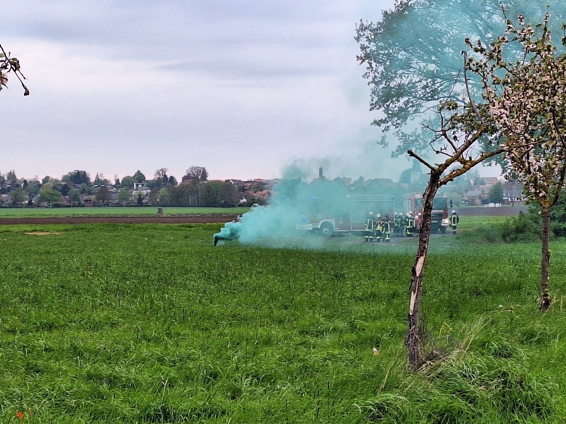 Die gut sichtbare Rauchentwicklung beim Eintreffen der Feuerwehr Die gut sichtbare Rauchentwicklung beim Eintreffen der Feuerwehr