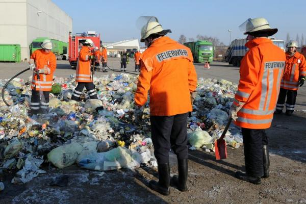 120210_wertstoffsaeckebrand_stedum-soeh1 120210_wertstoffsaeckebrand_stedum-soeh1