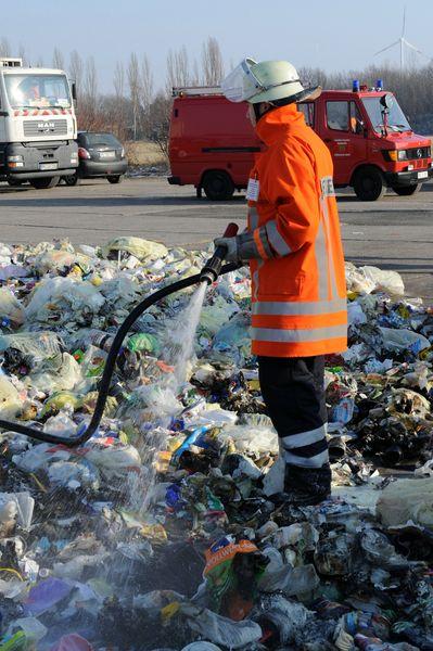 120210_wertstoffsaeckebrand_stedum-soeh4 120210_wertstoffsaeckebrand_stedum-soeh4